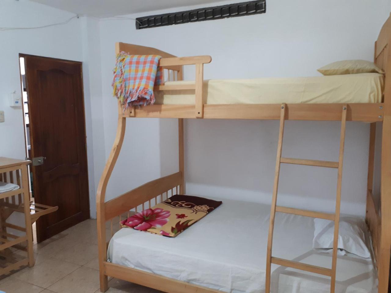 Haus Quentin Hotel Puerto López Buitenkant foto